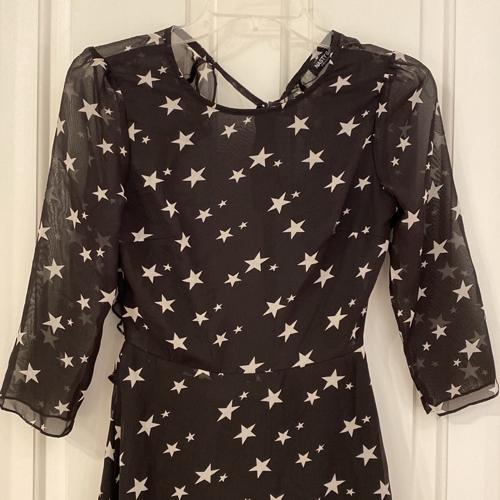 Nasty Gal Open Back Mini B&W Walk Of Fame Star Dress, sheer sleeve, ruffled NEW - Picture 7 of 14